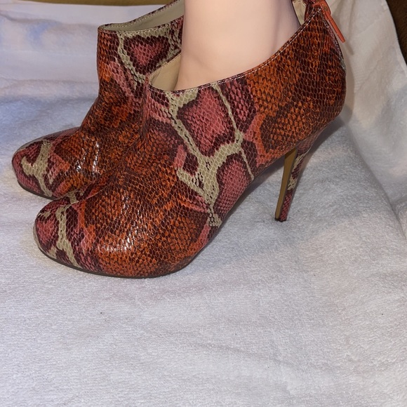 EUC- NEVER WORN MICHAEL ANTONIO STILETTO BOOTIES SZ 10 - Picture 3 of 8